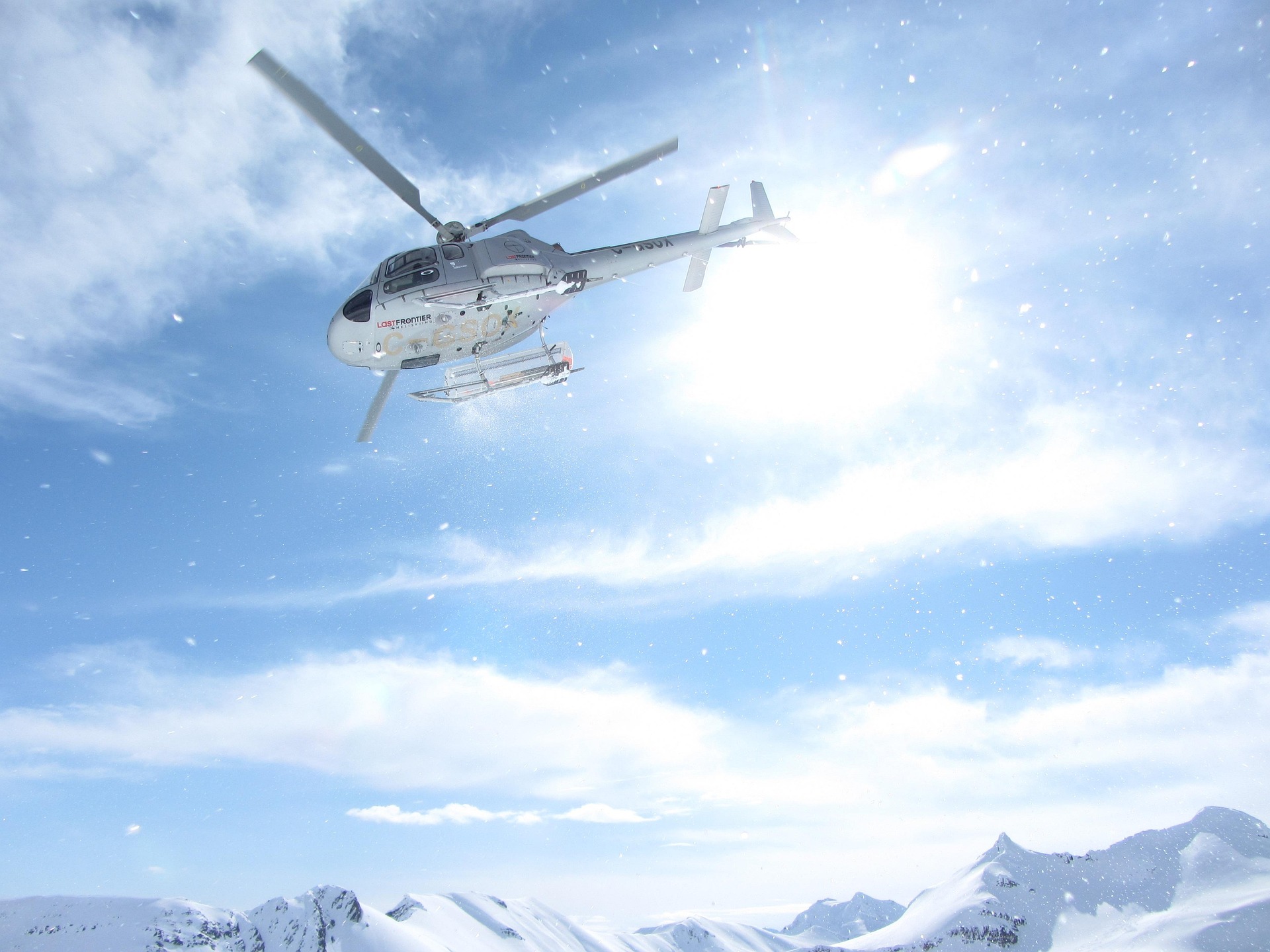 heliskiing-heli-skiing-1974015_1920